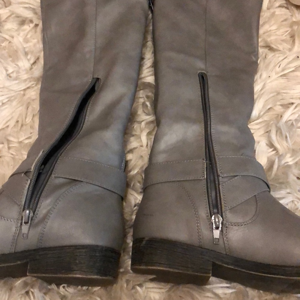 Gray boots! - Picture 3 of 3